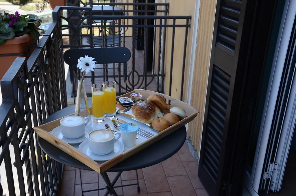 Adelina Guesthouse Rome 2*,  Italy