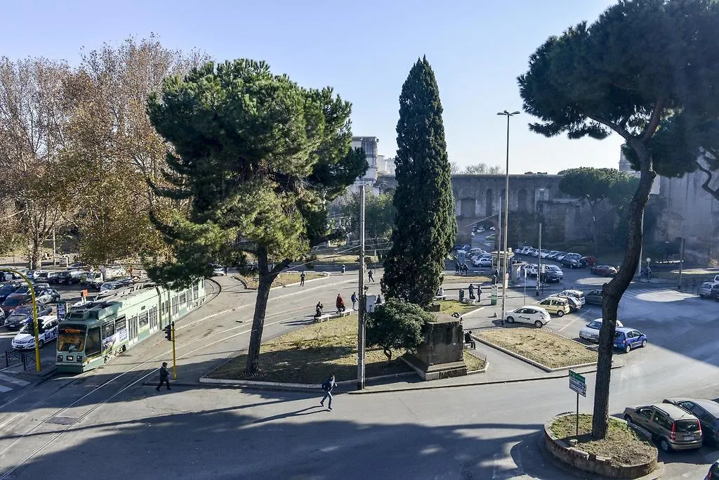 Adelina Guesthouse Roma 2*,  İtalya