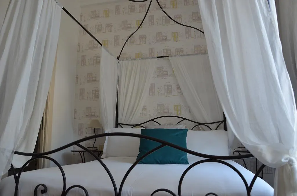 Adelina Guesthouse Roma 2*,